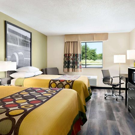 Super 8 By Wyndham Clinton Hotel Ngoại thất bức ảnh
