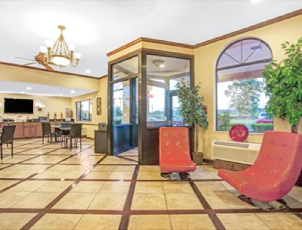 Super 8 By Wyndham Clinton Hotel Ngoại thất bức ảnh