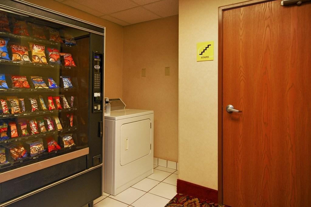 Super 8 By Wyndham Clinton Hotel Ngoại thất bức ảnh
