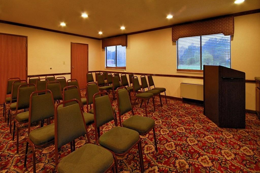 Super 8 By Wyndham Clinton Hotel Ngoại thất bức ảnh